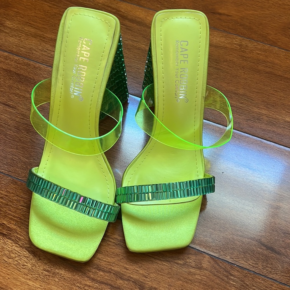 ✨Heel✨ like new - Picture 4 of 6